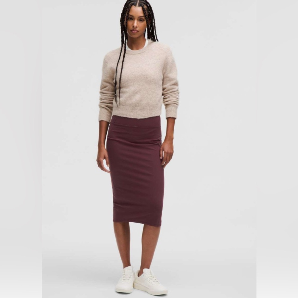 Lululemon Nulu Slim Fit High Rise Midi Skirt 10 Garnet